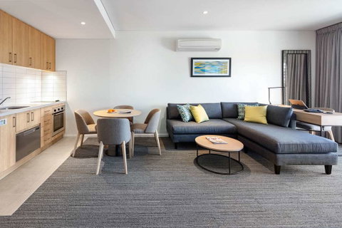 Quality Hotel Lakeside - Accommodation QLD 14