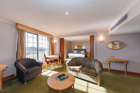 Country Club Tasmania - Accommodation QLD 9