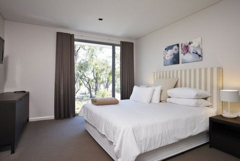 Aqua Resort - Accommodation QLD 1