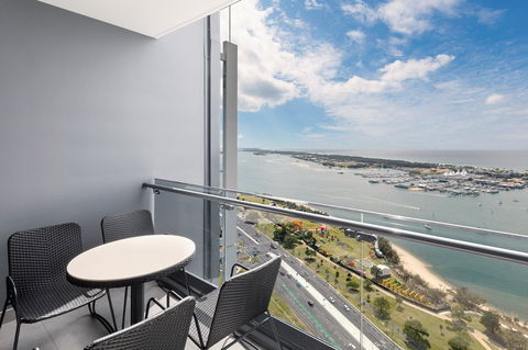 Meriton Suites Southport - Accommodation QLD 0