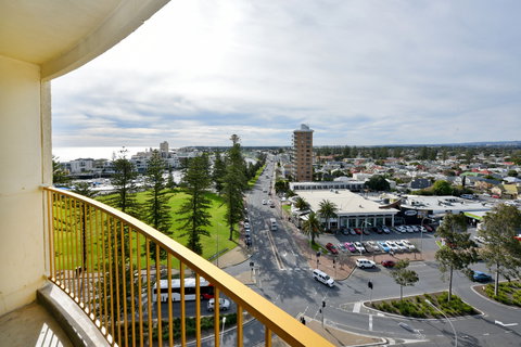 Atlantic Tower Motor Inn - Accommodation QLD 1