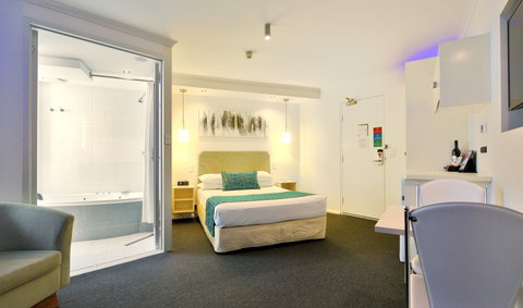 Atlantic Tower Motor Inn - Accommodation QLD 2