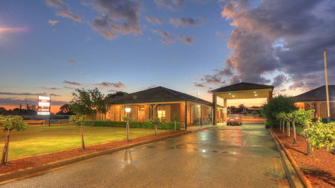 Bushmans Motor Inn - Accommodation QLD 1