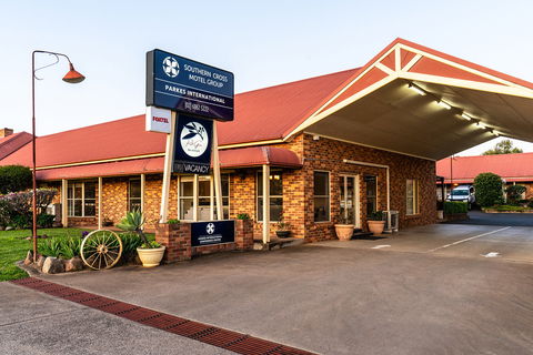 Parkes International - Accommodation QLD 0