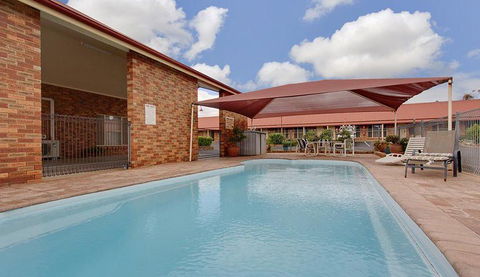 Parkes International - Accommodation QLD 2