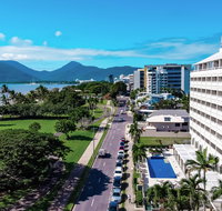 Holiday Inn Cairns Harbourside - Accommodation QLD