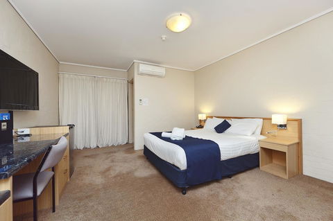 Ibis Styles Canberra - Accommodation QLD 18
