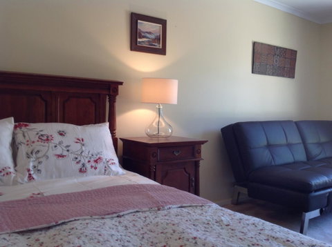 The Cook Cottage - Accommodation QLD 5