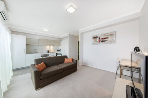 Abode Tuggeranong - Accommodation QLD 4