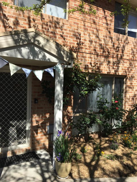 Finches Canberra - Accommodation QLD 31