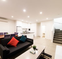 3BR Townhouse Double Garage walk to Lake Ginninderra - Accommodation QLD