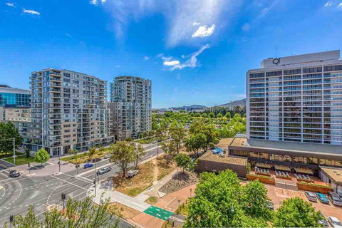 Spacious 1BR Stylish New Acton Apartment +Parking - Accommodation QLD 18