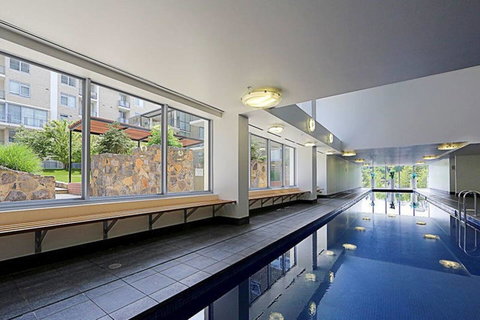 Spacious 1BR Stylish New Acton Apartment +Parking - Accommodation QLD 25