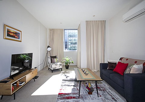 Spacious 1BR Stylish New Acton Apartment +Parking - Accommodation QLD 2