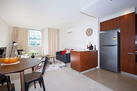 Spacious 1BR Stylish New Acton Apartment +Parking - Accommodation QLD 5