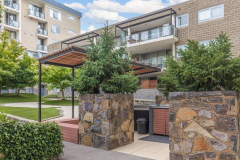 Spacious 1BR Stylish New Acton Apartment +Parking - Accommodation QLD 22