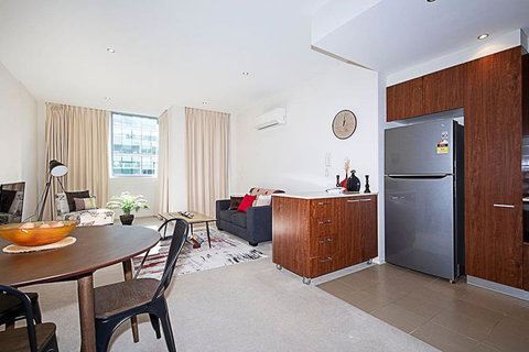 Spacious 1BR Stylish New Acton Apartment +Parking - Accommodation QLD 8