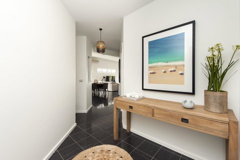 Mollymook Beachfront Penthouse 9 - Accommodation QLD 7