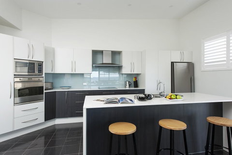Mollymook Beachfront Penthouse 9 - Accommodation QLD 4