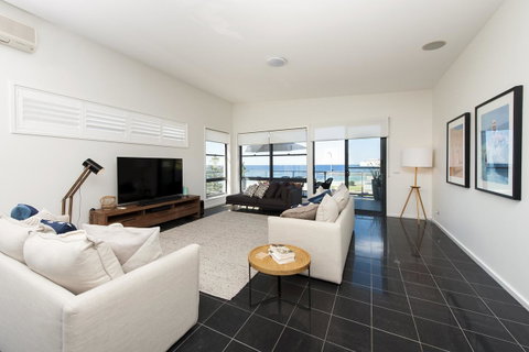 Mollymook Beachfront Penthouse 9 - Accommodation QLD 1