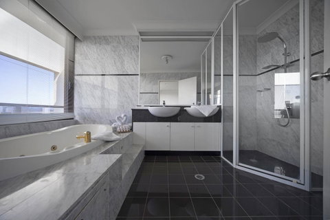 BreakFree Capital Tower Apartments - Accommodation QLD 36