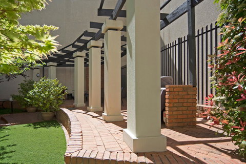 BreakFree Capital Tower Apartments - Accommodation QLD 9