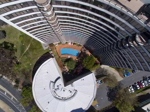 BreakFree Capital Tower Apartments - Accommodation QLD 2