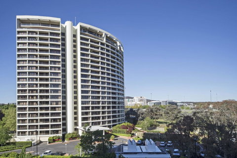 BreakFree Capital Tower Apartments - Accommodation QLD 6
