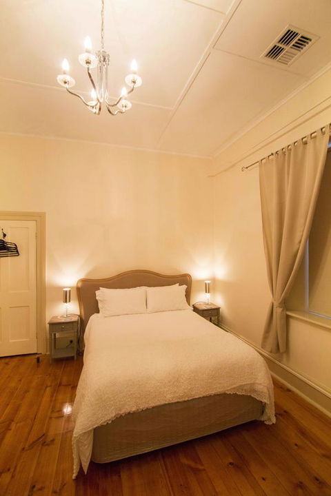 Wellington Courthouse - Accommodation QLD 1