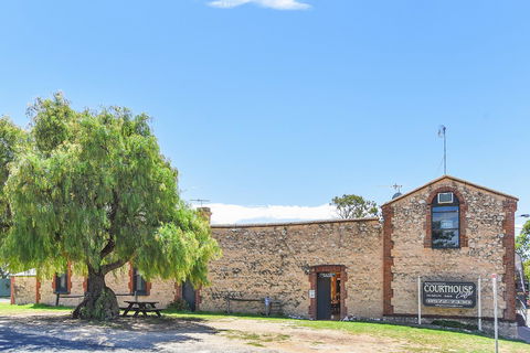 Wellington Courthouse - Accommodation QLD 8