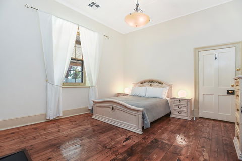 Wellington Courthouse - Accommodation QLD 4