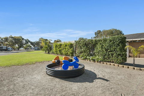 Port Broughton Tourist Park - Accommodation QLD 6