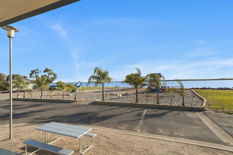 Port Broughton Tourist Park - Accommodation QLD 38