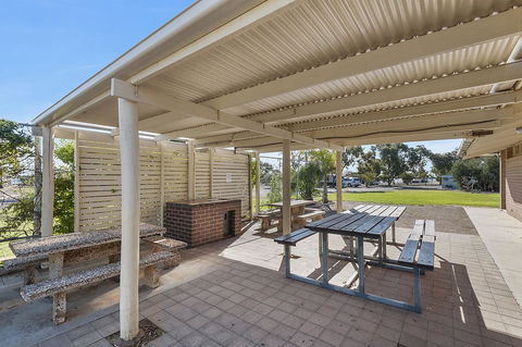 Port Broughton Tourist Park - Accommodation QLD 5