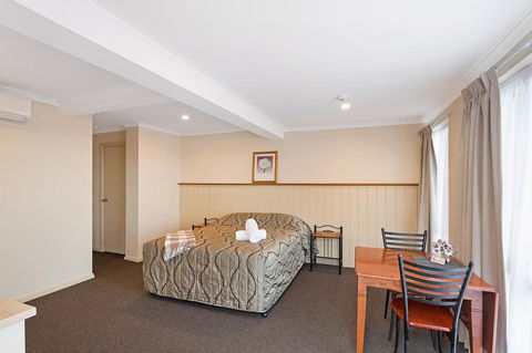 Heritage House Motel & Units - Accommodation QLD 3