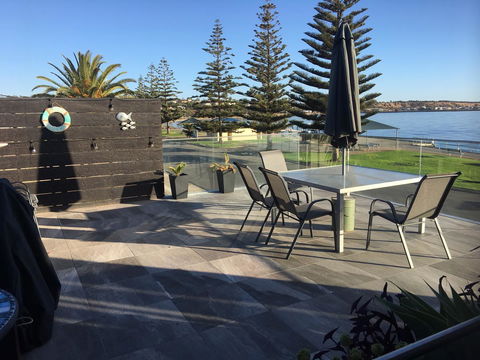 Crystal Blue Apartment - Accommodation QLD 4