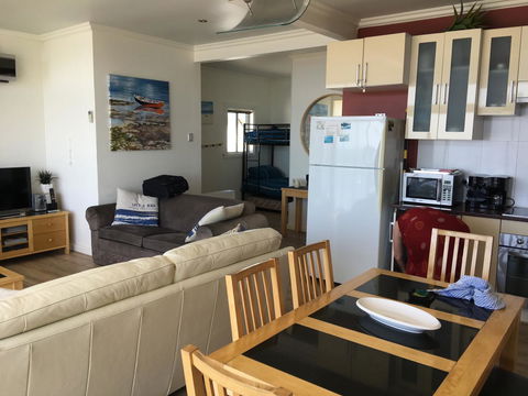 Crystal Blue Apartment - Accommodation QLD 23