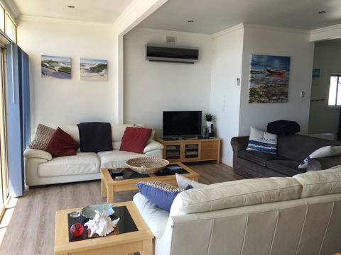Crystal Blue Apartment - Accommodation QLD 3