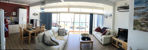 Crystal Blue Apartment - Accommodation QLD 32