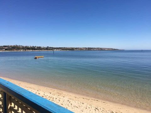 Crystal Blue Apartment - Accommodation QLD 12