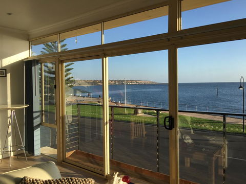 Crystal Blue Apartment - Accommodation QLD 1