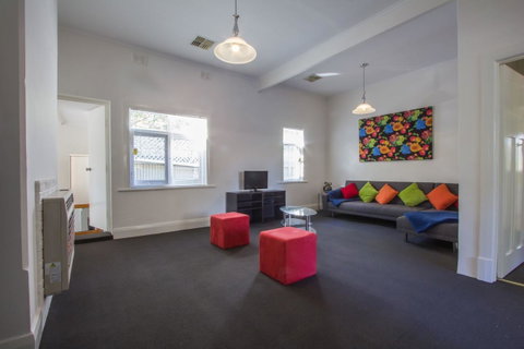Cowan Street Bungalow - Accommodation QLD 6