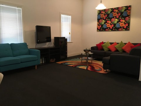Cowan Street Bungalow - Accommodation QLD 7