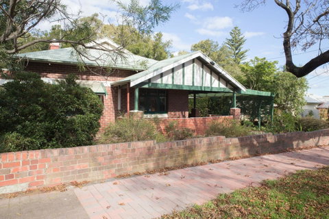 Cowan Street Bungalow - Accommodation QLD 13