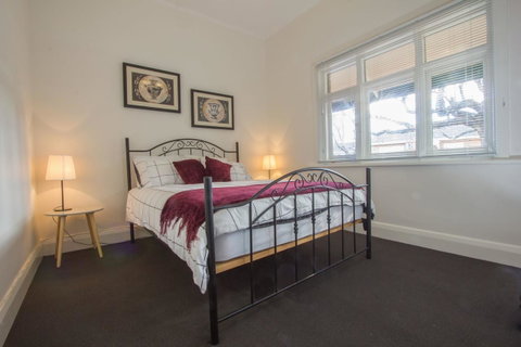 Cowan Street Bungalow - Accommodation QLD 4