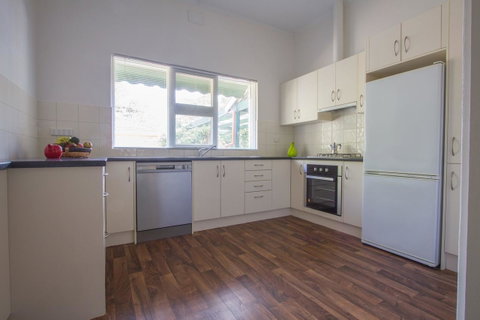 Cowan Street Bungalow - Accommodation QLD 11