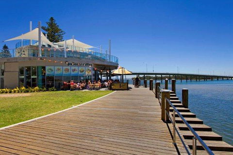 Lakeside Waterfront Apartment The Entrance - Accommodation QLD 40
