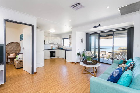 Blissful Beachfront Beachouse - Accommodation QLD 7