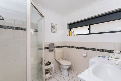 Blissful Beachfront Beachouse - Accommodation QLD 14