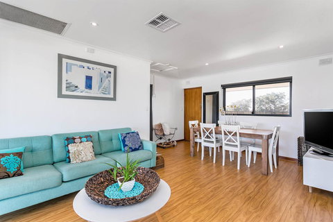 Blissful Beachfront Beachouse - Accommodation QLD 5